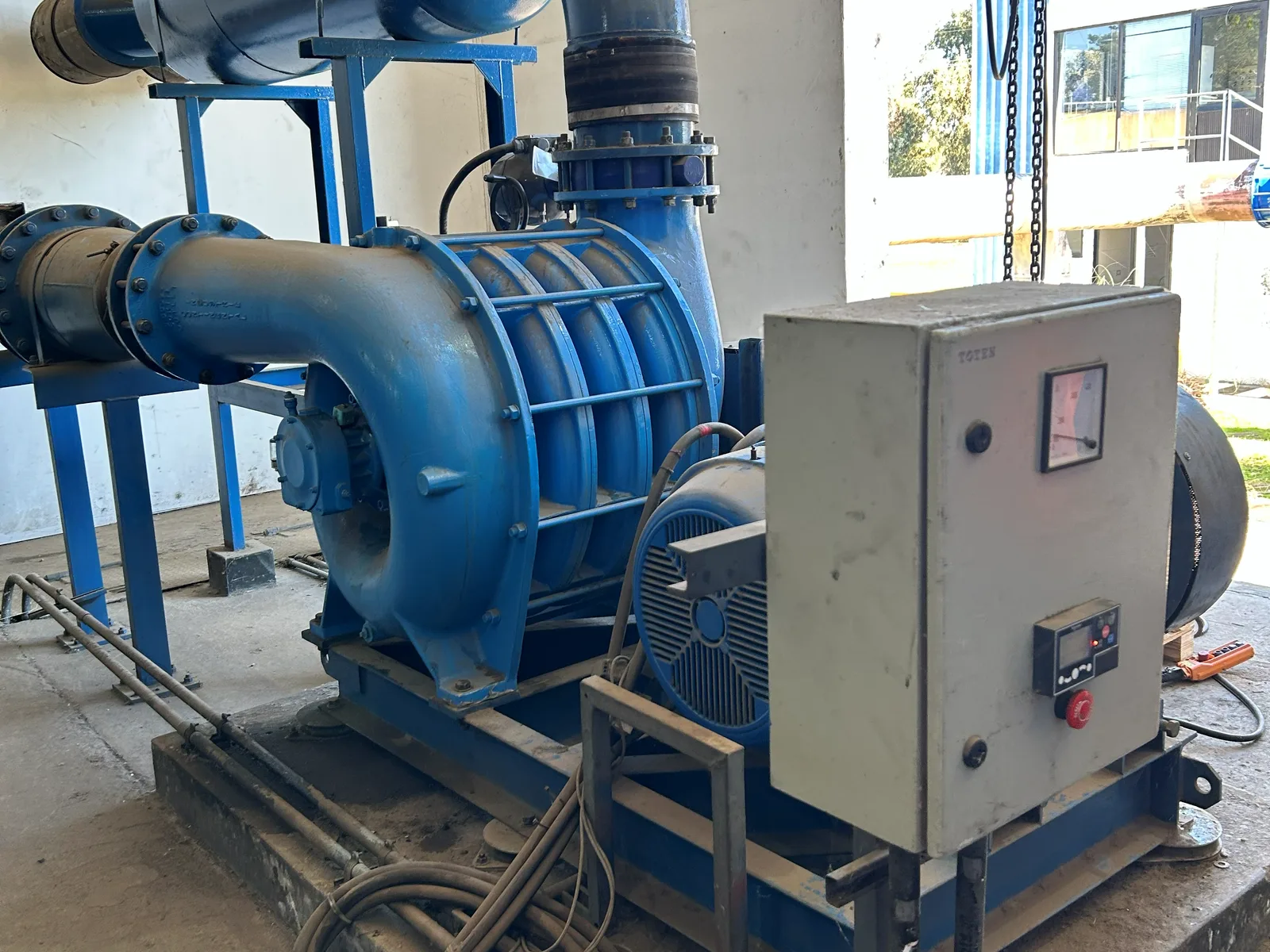 Soplador centrífugo para procesos de oxidación y agitación por burbujeo en estanques y reactores